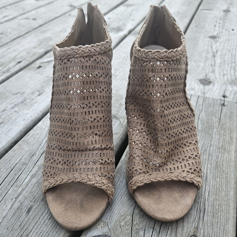 Fergie Open Toe 3" heels size 8